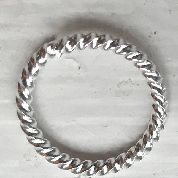 20 Fancy Twisted round Silver-plated Jumprings - 15mm