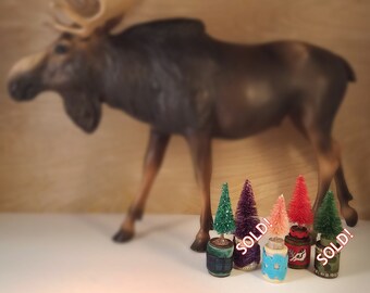 Wee Bottle Brush Trees - wooden spool -  upcycle - repurpose - Christmas - vintage - lodge - cottage - farmhouse - rustic - bottle brush -