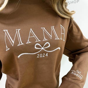Personalized Mama Sweatshirt with Kids Name on Sleeve, Embroidered Mom/Grandma Sweatshirt, Mothers Day, Christms Gifts for Mom, Nana, Auntie
