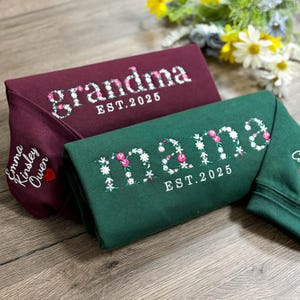 Embroidered Floral Mama Sweatshirt, Custom Grandma/Auntie/Grammie/Nana Sweatshirt with Kid's Name on Sleeve, Mother's Day Gift for Mom