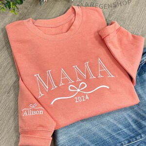 Personalized Mama Sweatshirt with Kids Name on Sleeve, Embroidered Mom/Grandma Sweatshirt, Mothers Day, Christms Gifts for Mom, Nana, Auntie