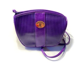 Sac à bandoulière violet des années 90, sac à main coloré en similicuir végétalien vintage violet des TN-O. « InExpress by Jaclyn Inc »