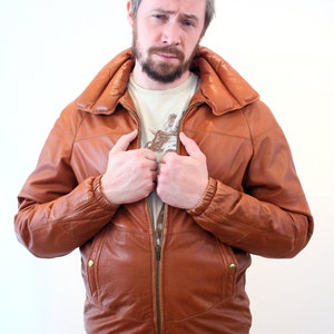 Giubbotto trapuntato in pelle anni &#39;60, taglia 40 M L, vintage mod arancione marrone chiaro retrò &quot;Great Things&quot;, cappotto in pelle trapuntata anni &#39;60 e &#39;70, taglia media da uomo, taglia grande da donna