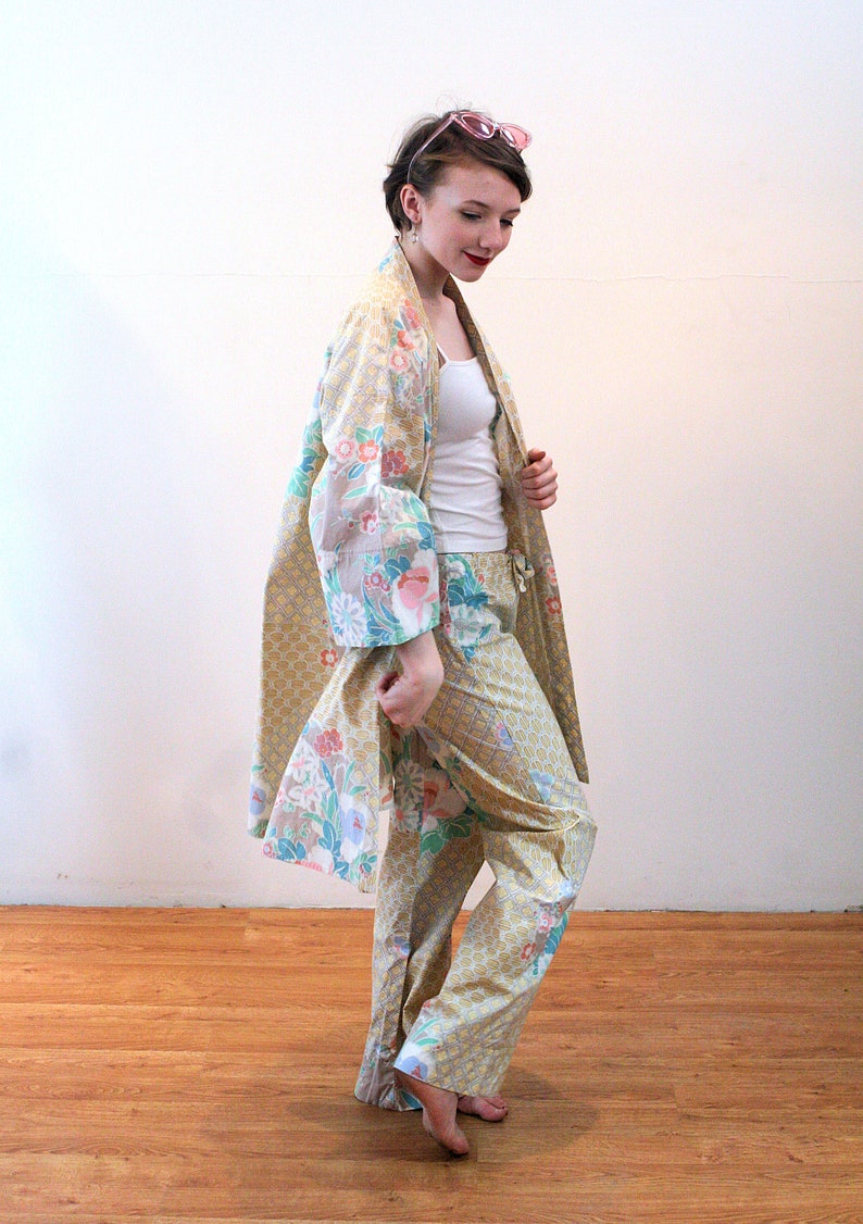 Pastel Floral Cotton Pajamas Vintage Loungewear Robe Sleep Set 70s Kimono Jacket and PJ Pants S M Small Medium