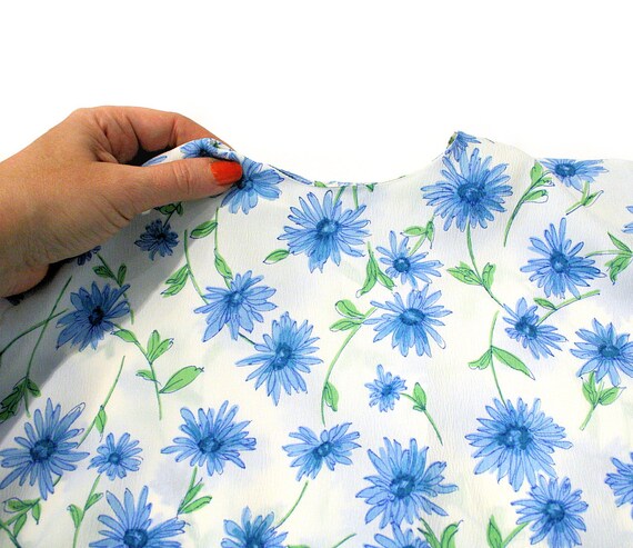 60s Floral Cropped Top M, Vintage Blue White Dais… - image 6