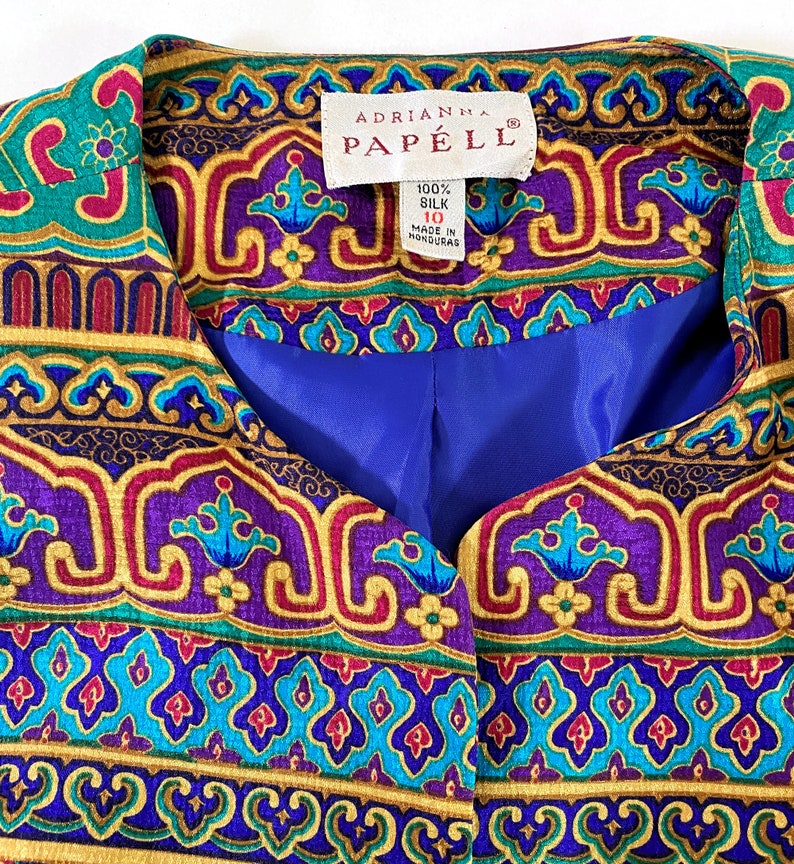 Giacca Adrianna Papell in seta anni '90, taglia M, blazer vintage con stampa a colori gioiello in stile Egyptian Revival, taglia M immagine 6
