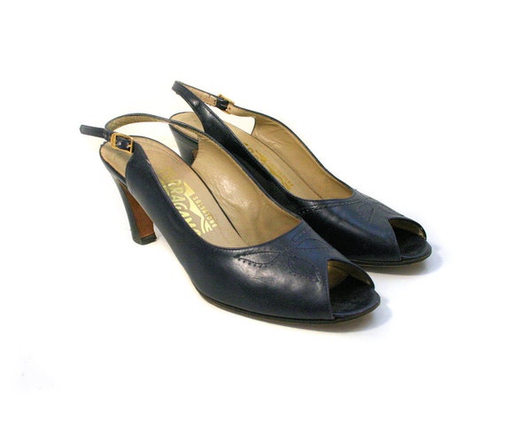 80s Navy Ferragamo Pumps 6B, Vintage Blue Leather
