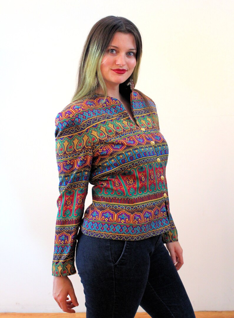 Giacca Adrianna Papell in seta anni '90, taglia M, blazer vintage con stampa a colori gioiello in stile Egyptian Revival, taglia M immagine 5