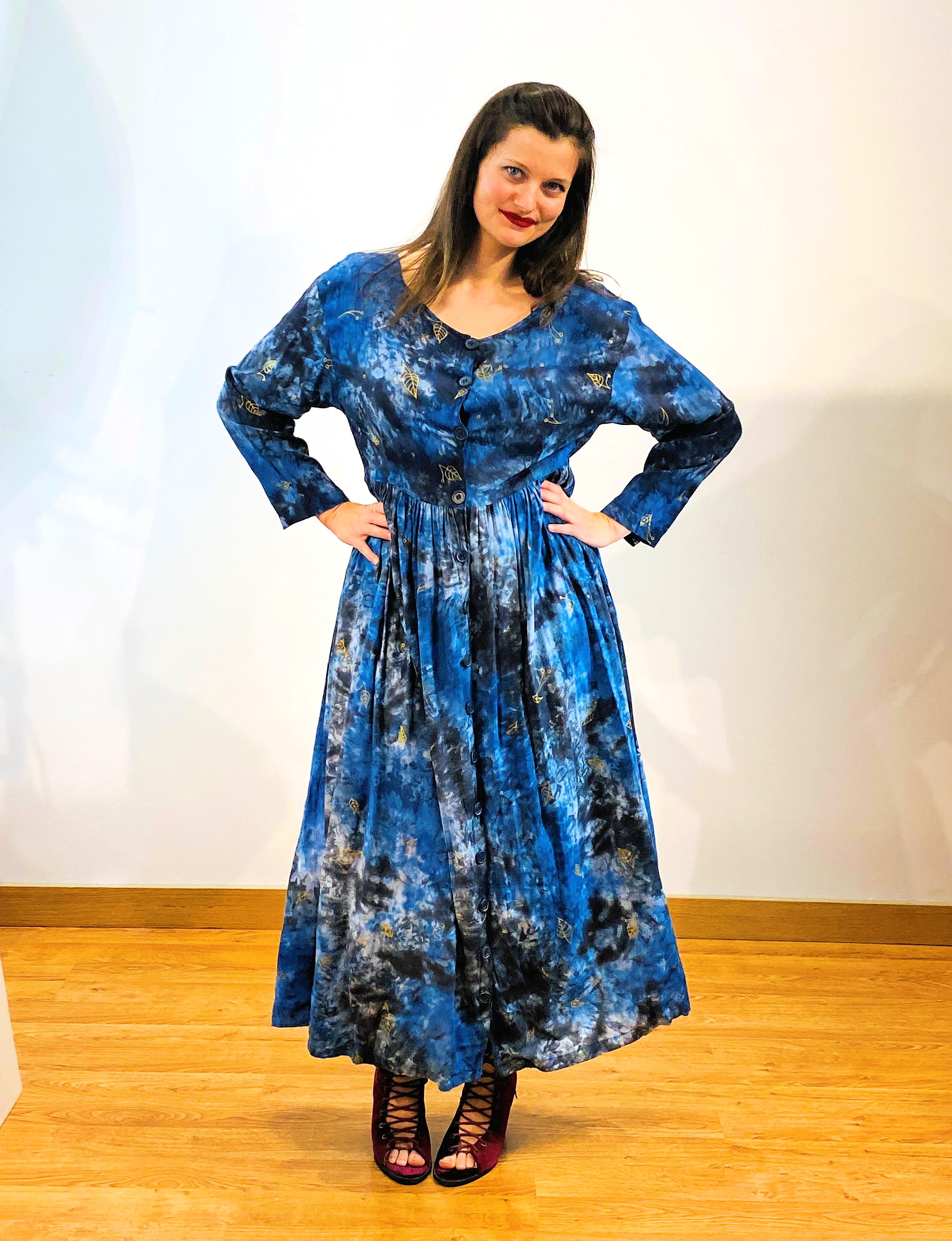 blue tie dye midi dress 90s Batik Rayon M, Vintage 