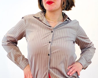 90-tals skimrande randig blus M, Vintage Taupe "Foxcroft" minimalistisk skjorta, Medium