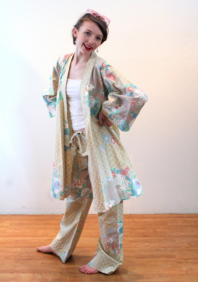 Pastel Floral Cotton Pajamas Vintage Loungewear Robe Sleep Set 70s Kimono Jacket and PJ Pants S M Small Medium
