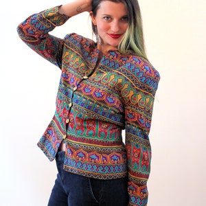 Giacca Adrianna Papell in seta anni '90, taglia M, blazer vintage con stampa a colori gioiello in stile Egyptian Revival, taglia M immagine 3