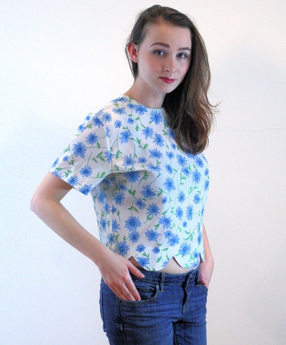 60s Floral Cropped Top M, Vintage Blue White Dais… - image 4