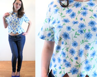 60s Floral Cropped Top M, Vintage Blue White Daisy Print Scalloped Hem Cute Boxy Retro 1960s Crepe Blouse, Medium