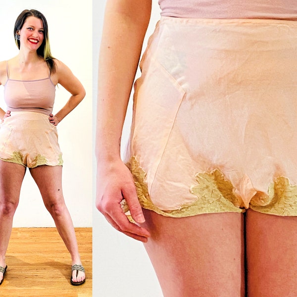 1920s Silk Tap Pants M, Vintage Peach Lace Trim High Waisted 20s Flapper Antique Lingerie Underwear Shorts, Medium