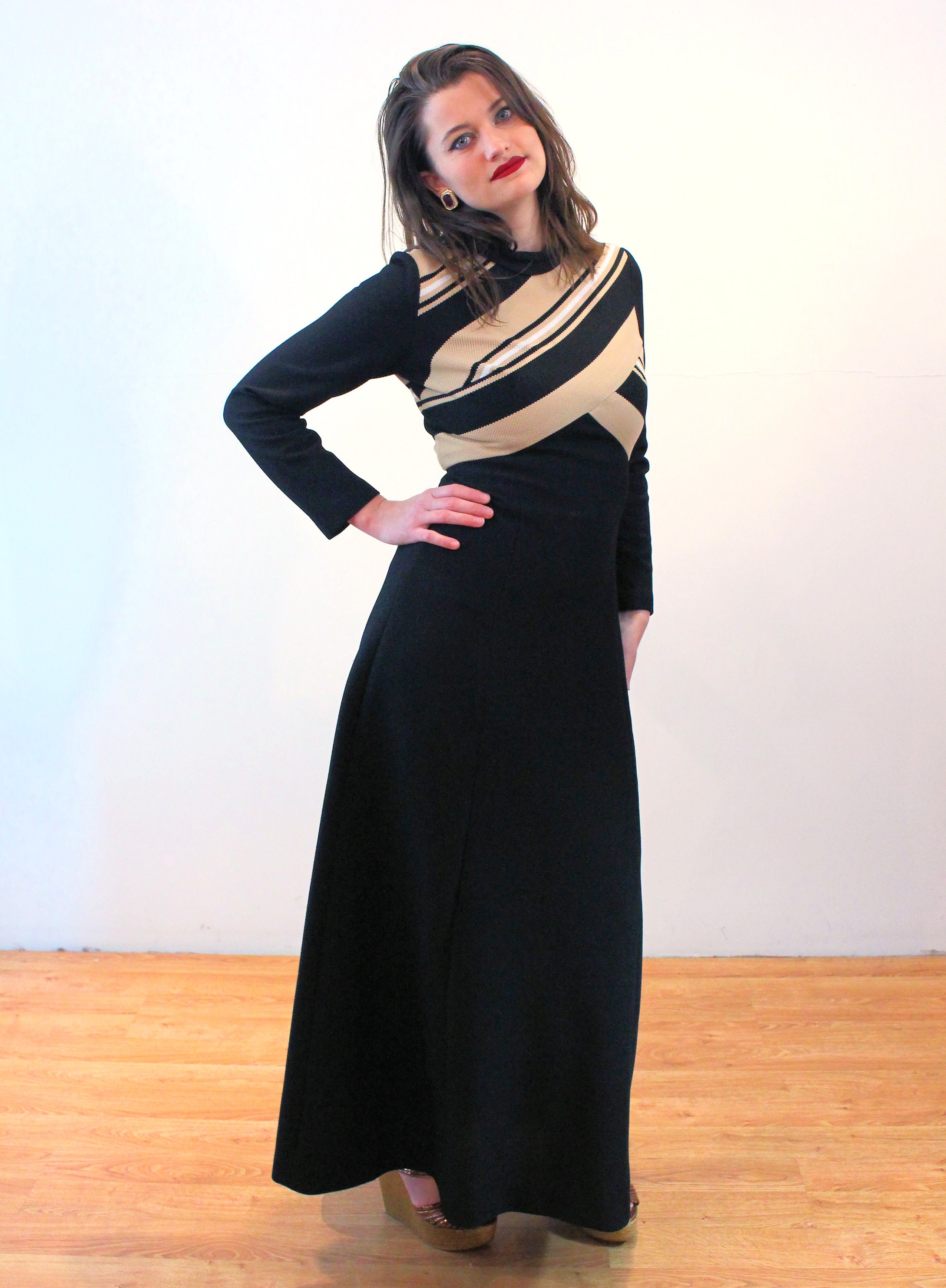ワンピース 70s striped multiple buttons maxi dress 70s Mod Diagonal Striped Maxi Dress S, Vintage Black Tan