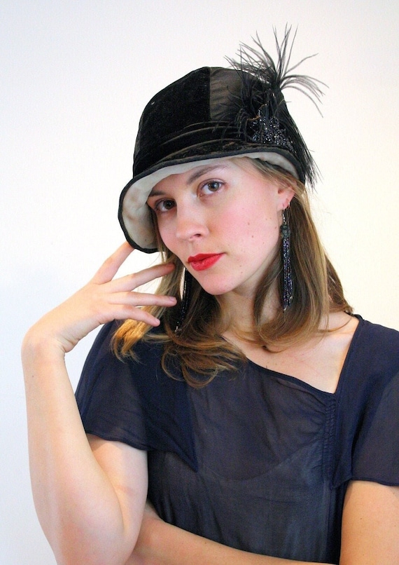 1920s Beaded Velvet Cloche M Vintage Black Satin Authentic 20s