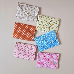 Pochette Tissu Fleurie avec Bouton Pression - Etui Cartes, Monnaie, Écouteurs - Petit Porte Monnaie Fait Main - Cadeau Femme Original