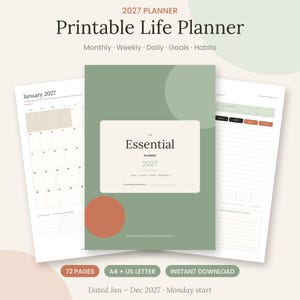Pode incluir: Uma agenda imprimível para 2027 com capa verde sálvia, um círculo terracota e uma etiqueta branca central com o texto The Essential Planner 2027. O conjunto inclui páginas mensais, semanais e diárias, 72 páginas no total, formatos A4 e US Letter.