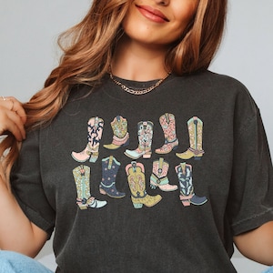 Cowgirl Boots Comfort Colors Shirt, Country Concert Tee,Western Graphic Tee for Women,Cute Country Shirts, Cowgirl Shirt,Western Boots Shirt