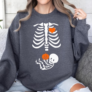Skeleton Halloween Maternity Sweatshirt, Funny Pregnancy Announcement Shirt 2025, Pregnant Women Costume, Fall New Mom Sweater, Mommy to Be