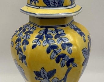 Kinesisk porslins ingefärskruka med lock gulblå blommig Chinoiserie-dekor 30 cm