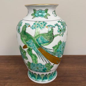 Jarrón de porcelana Imari vintage pintado a mano con diseño de pavo real, color dorado, 24 cm (9,5 pulgadas).