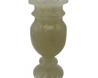 Jarrón de pedestal vintage de 18 cm (7 pulgadas) de alabastro y ónix translúcido con borde festoneado.