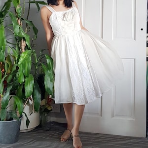 VINTAGE 1950s soft lace and organza wedding prom occasion dress - UK 6 - 8 / US 2-4