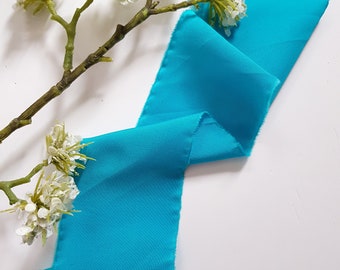 Ruban de soie bleu aqua avec bord brut. Crêpe de Chine 100 % soie. 110 cm de long. Rubans de mariage. Ruban bouquet de fleurs. Conception de papeterie.