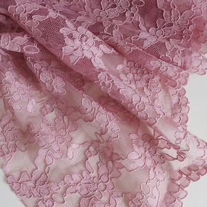 Tissu dentelle cordonnet rose avec bord festonné - 51&quot; de large. Vêtements de mariée. Tissu de mariage. Dentelle de qualité supérieure.