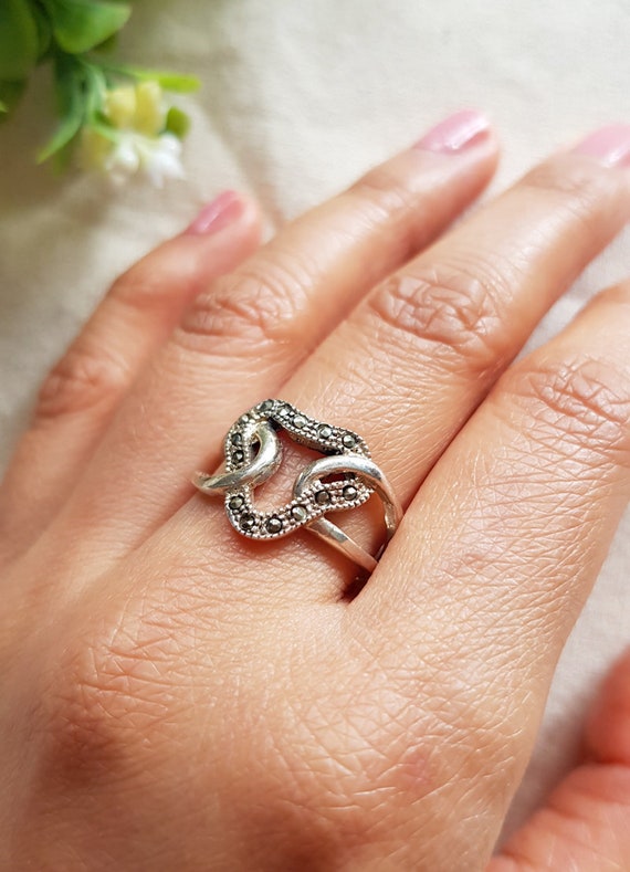 VINTAGE 90s Sterling Silver Marcasite Ring With Interlocking Heart 