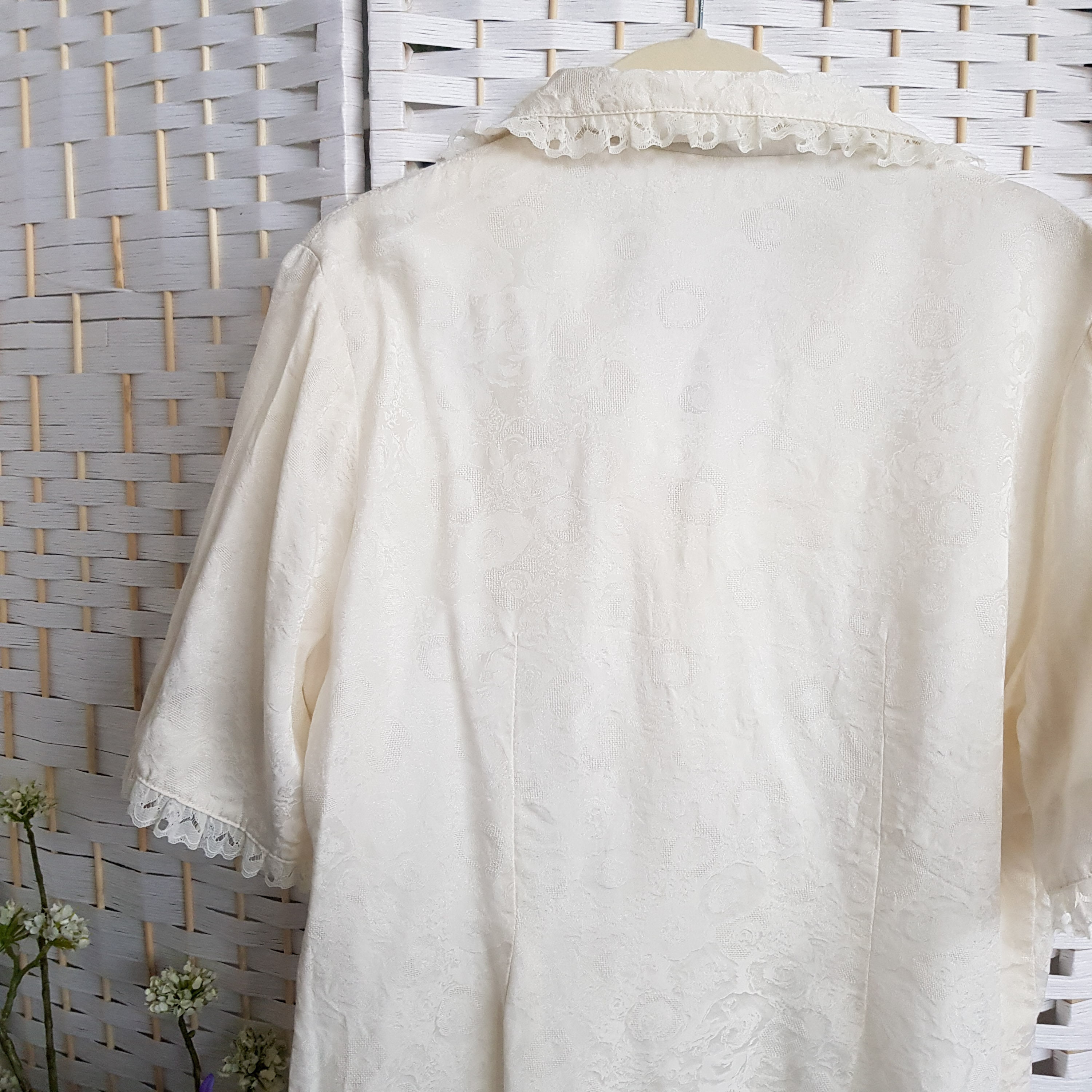 Vintage 70s cream floral jacquard flowy blouse with lace trim. | Etsy