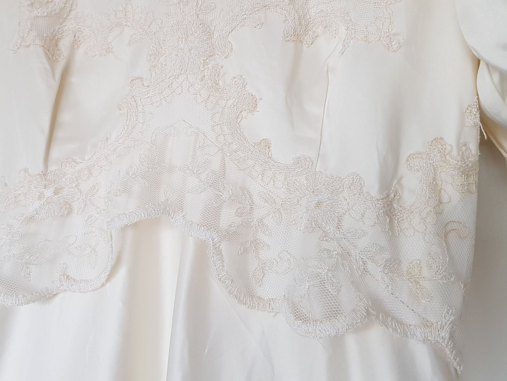 VINTAGE 1970s Satin and Lace Wedding Dress With Juliet Puff - Etsy UK