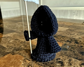 Small Grim Reaper Crochet Amigurumi - Cute & Spooky Halloween Decoration, Handmade Miniature Reaper Doll
