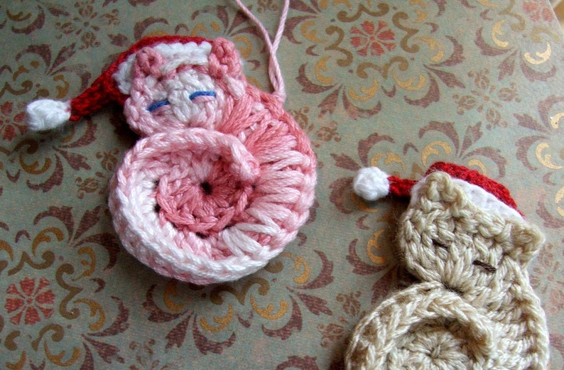 Susans Sleeping Kitty Crochet Ornament - Crocheted Cat Pattern: Susans Animal Appliqués