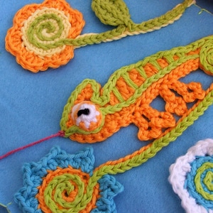 Instant Download Crochet PATTERNS - CHAMELEON - pdf Crochet Pattern for applique, FLOWERS, and small wall hanging