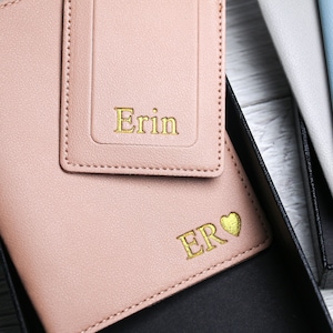 Funda de pasaporte de cuero con monograma personalizada / Regalo de padrino de boda, dama de honor, padrino de boda, regalo de viaje de boda / Regalo personalizado para papá