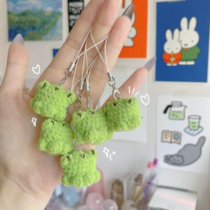 crochet frog keychain | handmade accessory | cozy decor | keyring gift | cute accessories | amigurumi | bag charm | soft plush charm