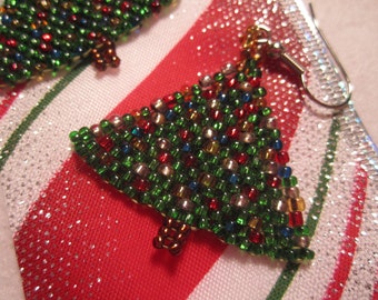 Christmas tree earrings, hand beaded earrings, sead bead errings, Christmas tree