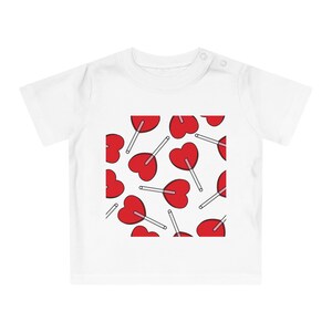 Camiseta de bebé con la frase "Je t'aime" y la inscripción "Love" en francés.