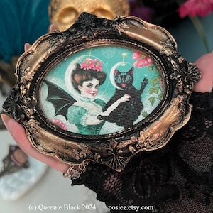Stampa su tela con cornice in stile vittoriano, raffigurante una donna vittoriana e un gatto nero, in stile barocco dorato, 5 x 4 pollici, idea regalo originale e di piccole dimensioni.