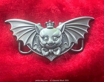 アンティークゴールドの吸血コウモリベルトバックル：手描きのエナメル