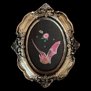 Mini oeuvre d'art encadrée Mini chauve-souris et abeille, mini toile dorée baroque victorienne encadrée 5 x 10 cm, cadre à partir d'une peinture originale petite idée cadeau