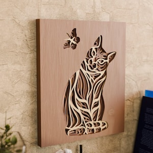 Chat et papillon SVG |  Panneau animal superposé découpé au laser |  Art mural félin en bois 3D | Cadeau pour amoureux des animaux de compagnie | Téléchargement numérique | Forge luminescente Cricut