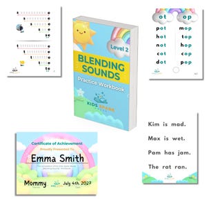 Op de afbeelding: Een verzameling educatief materiaal voor kinderen, waaronder een werkboek "Blending Sounds", flashcards en een certificaat van prestatie. Het werkboek heeft een zon- en regenboogafbeelding. Het certificaat is voor Emma Smith.