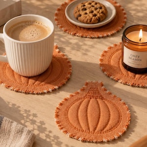 Rustikales Kürbis-Untersetzer- und Tellerset, handgefertigte Tischdekoration aus Baumwolle für Thanksgiving