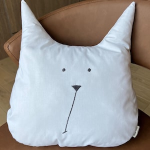 White Cat Pillow – Decorative Sofa or Reading Nook Cushion, Cotton Throw Plush Gift for Cat Lovers, Cute Long Distance Gift