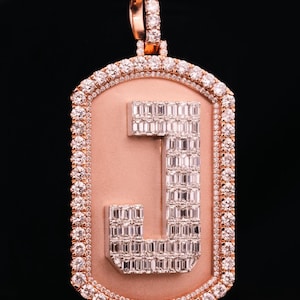 Benutzerdefinierte Iced Out Hip Hop Anhänger | Chunky Emerald Cut VVS1 Moissanit Buchstabe "J" | Benutzerdefinierte Buchstabe Handmade Layered Moissanite Schmuck