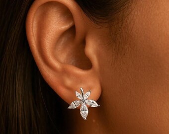 フラワースタッドピアス、クラスターピアス、フローラルピアス 